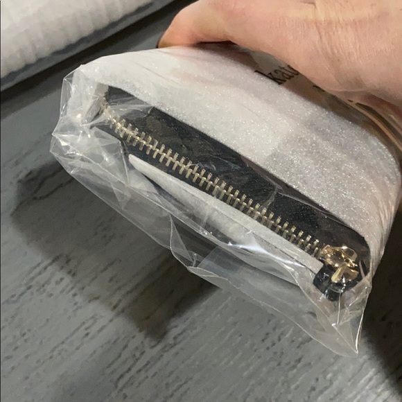 Brand new in the bag - Kate Spade Wallet - Picture 6 of 6